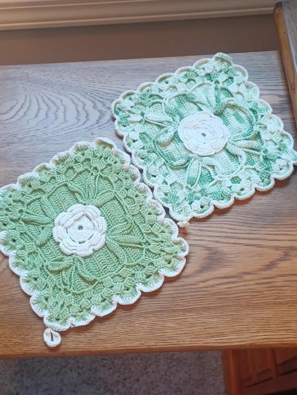 2 VINTAGE POT HOLDERS
